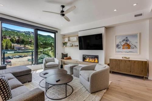 Electric Pass Lodge 403 by Snowmass Mountain Lodging