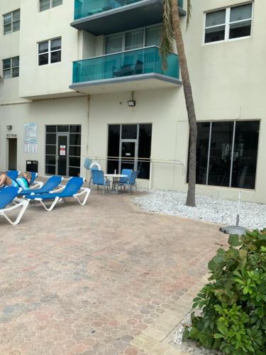 HALLANDALE 9E - image 11