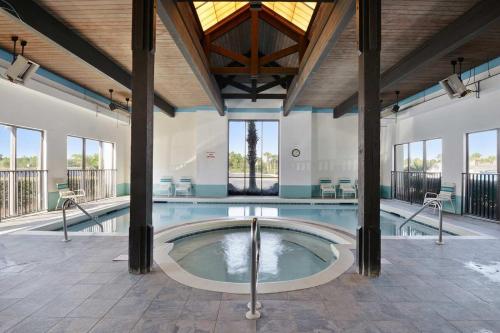Hot tub, Shoalwater 705- Beach front indoor pool hot tub grill in Orange Beach (AL)