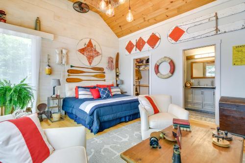 Beautiful Embden Pond Cabin with Dock and Kayaks!