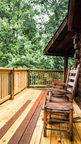 Mountaintop Cabin In Gated Resort Community in Sevierville, USA