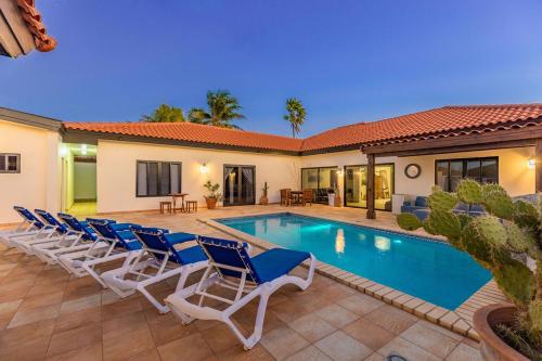 Private Esmeralda Villa - image 5