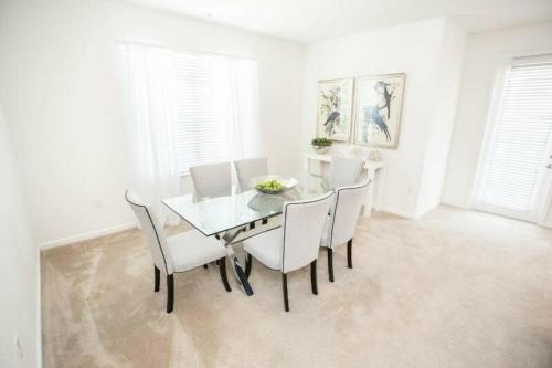 Modern Vacation apartment with a lake view at Vista Cay Resort 93169 - main image