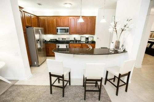 Modern Vacation apartment with a lake view at Vista Cay Resort 93169 - image 7