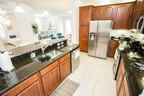 Modern Vacation apartment with a lake view at Vista Cay Resort 93169 - image 3