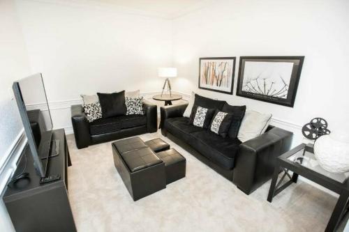 Modern Vacation apartment with a lake view at Vista Cay Resort 93169 - image 10