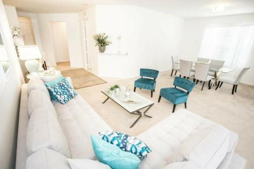 Modern Vacation apartment with a lake view at Vista Cay Resort 93169 - image 12