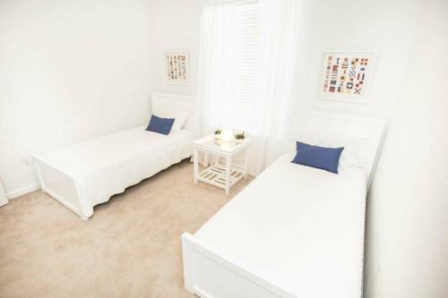Modern Vacation apartment with a lake view at Vista Cay Resort 93169 - image 11