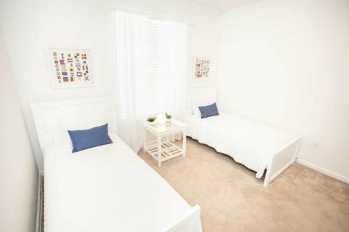 Modern Vacation apartment with a lake view at Vista Cay Resort 93169 - image 12