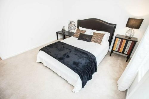 Modern Vacation apartment with a lake view at Vista Cay Resort 93169 - image 13