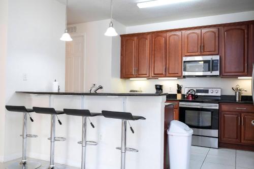 Wonderful Vacation Apartment with Balcony at Vista Cay VC5025-103 in Orlando, USA