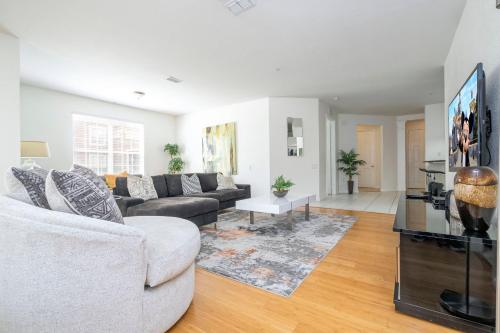 Wonderful Vacation Apartment with balcony at Vista Cay apt 103 - image 9