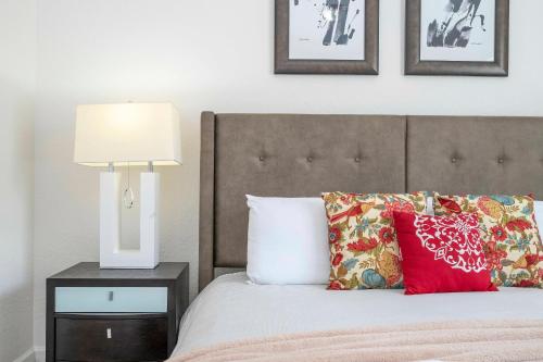 Wonderful Vacation Apartment with balcony at Vista Cay apt 103 - image 12