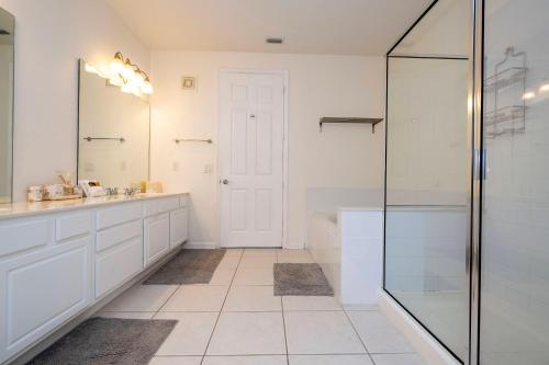Wonderful Vacation Apartment with balcony at Vista Cay apt 103 - image 14