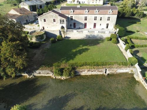 Suite de charme au château de Cibioux chambre d'hôte La Couture