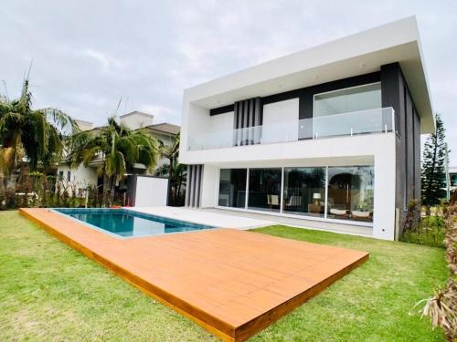 Casa de Luxo Decorada no Condomínio La Plage
