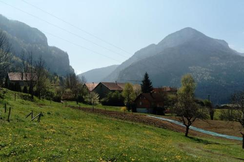 Gîte des Sisampas- Terrasse privée, vue aux montages (Gite des Sisampas- Terrasse privee, vue aux montages) in Rencurel
