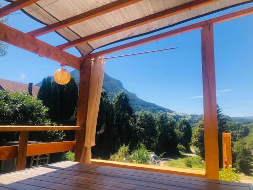Gîte des Sisampas- Terrasse privée, vue aux montages (Gite des Sisampas- Terrasse privee, vue aux montages) in Rencurel
