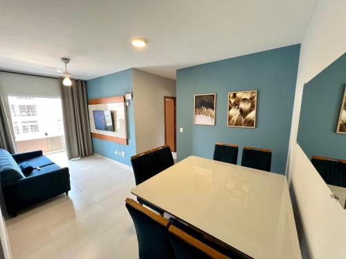 Apartamento completo, 3 quartos com ar condicionado, churrasqueira na sacada, piscina no cond, ao lado da Praia Grande e na cara do gol para a centralidade comercial turística do itaguá!, Ubatuba