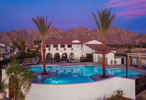 PGA West -3 bdrm house w/Bonus Loft, Sleeps 8, Pool, Gym in La Quinta, USA