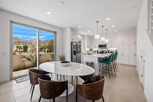 PGA West 65 - 3 bdrm w/Loft, Sleeps 8, Pool, Gym in La Quinta, USA
