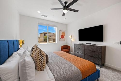 PGA West 65 - 3 bdrm w/Loft, Sleeps 8, Pool, Gym in La Quinta, USA