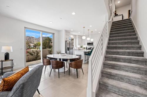 PGA West 65 - 3 bdrm w/Loft, Sleeps 8, Pool, Gym in La Quinta, USA