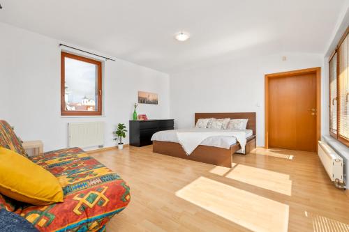 Spacious City Center Bratislava Penthouse & Private Rooftop Terrace, Bratislava (Foto 8)