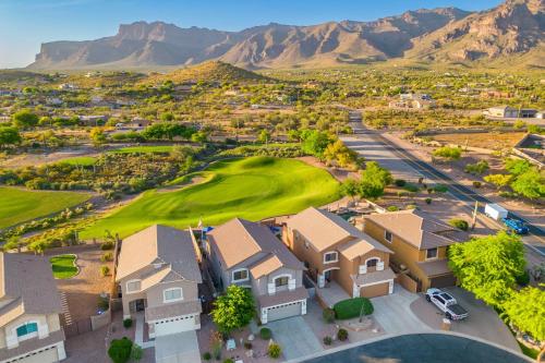 Gold Canyon Golfers Getaway with Scenic Views! in โกลด์แคนยอน