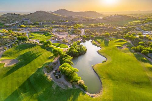 Gold Canyon Golfers Getaway with Pool and Views! - image 17