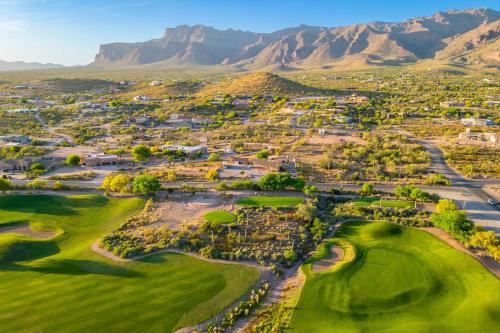 Gold Canyon Golfers Getaway with Pool and Views! - image 32