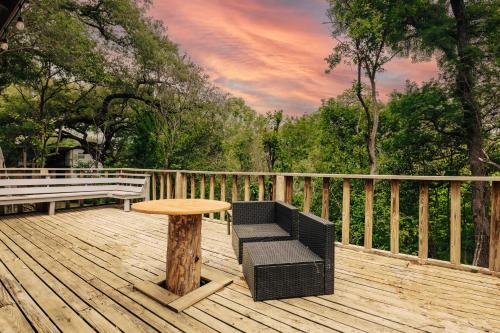 2025 Award Winning Treehouse Perfect for Game Days Steps to UT Stadium