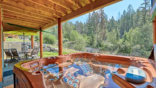 Hot tub, Marble Canyon in Fairmont Hot Springs (BC)