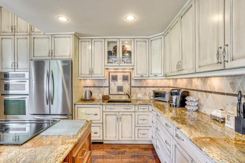 Golf Course and Mtn Views Avon Gem with Gas Grill! in Avon, USA