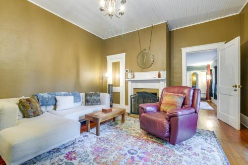 Historic Chapel Hill Bungalow 4 Mi to UNC Campus! in Chapel Hill, USA