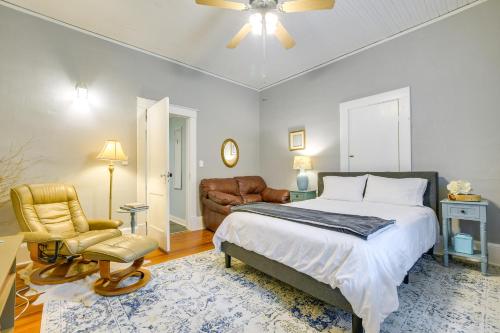 Chapel Hill Getaway with Deck about 4 Mi to UNC! in Chapel Hill, USA