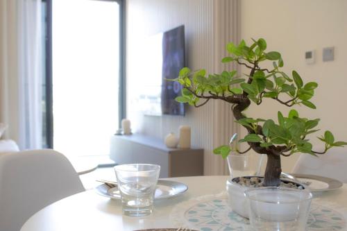 Modern 2BR Near Downtown Sleeps 6 Pool and GYM, Dubaj (zdjęcie 10)