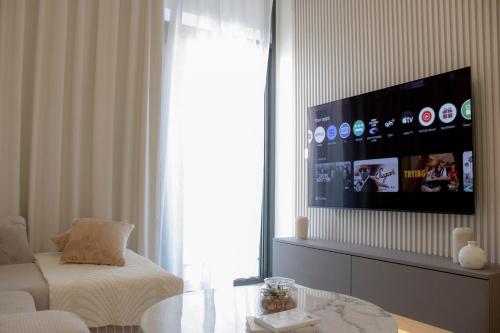 Modern 2BR Near Downtown Sleeps 6 Pool and GYM, Dubaj (zdjęcie 2)