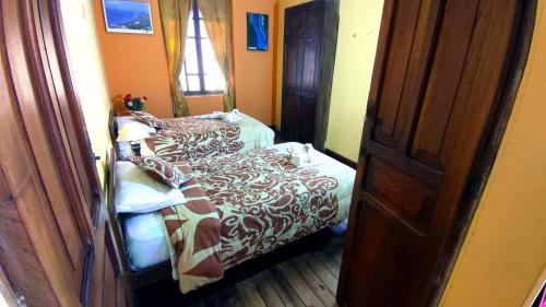 1 double bed, 1 twin bed