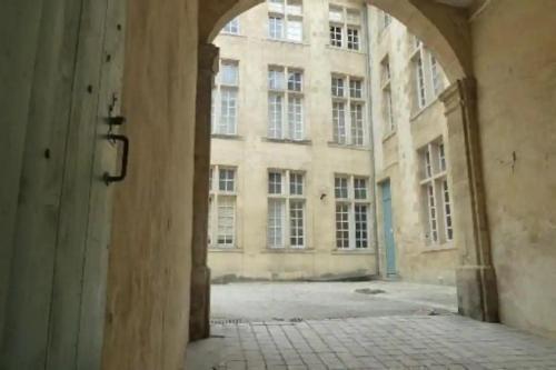 LES TROIS CHANDELIERS un petit paradis en plein centre ville 1