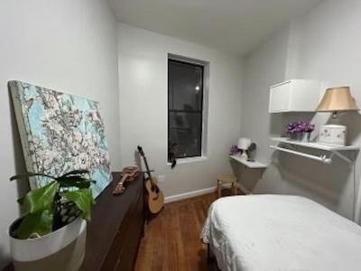 Bright Artist 2 Bedroom - One block from Prospect Park - Across from the train in Brooklyn, USA