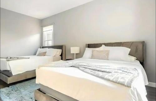 Stylish House 20 min to NYC up to 8 People in Fairview, USA