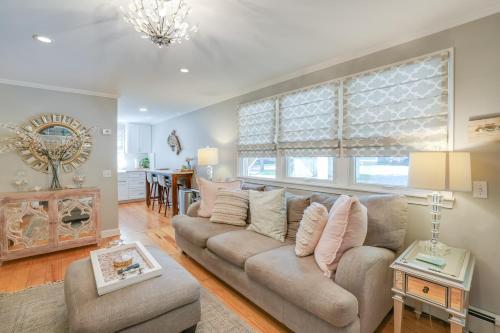 Pet-Friendly Condo about 1 Mi to Beach in Marblehead in Marblehead, USA
