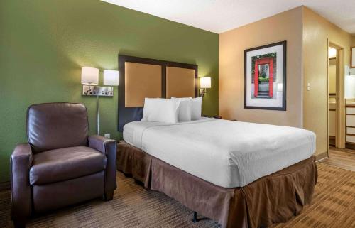 Queen Studio - Non-Smoking room in Extended Stay America Select Suites - Jacksonville - Southside - St. Johns Towne Ctr.