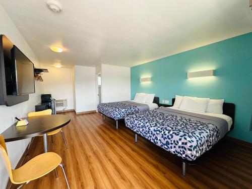 . Beachside Inn