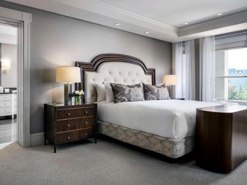 596740584 Fairmont Empress Hotel
