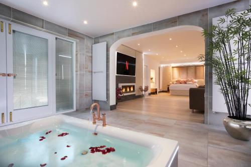 Aphrodites Group - Luxury Hot Tub Suites in Central Lake District! in Storrs