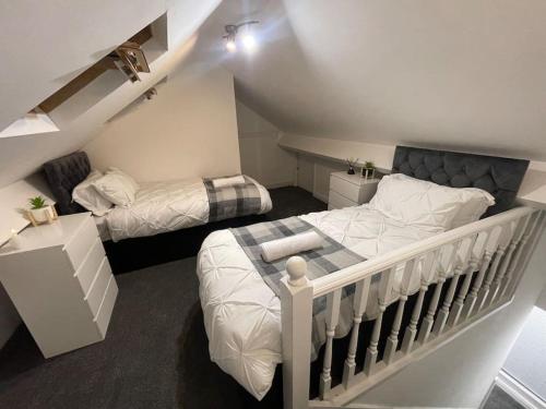 NEW Modern 5 Bedroom House - City Centre - Parking