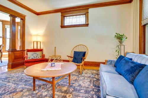 Historic Cathedral Hill Home with Shared Backyard! in Saint Paul, USA