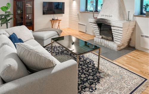 3 Bedroom Pet Friendly Home In Hörby (3 Bedroom Pet Friendly Home In Horby) in Linderöd